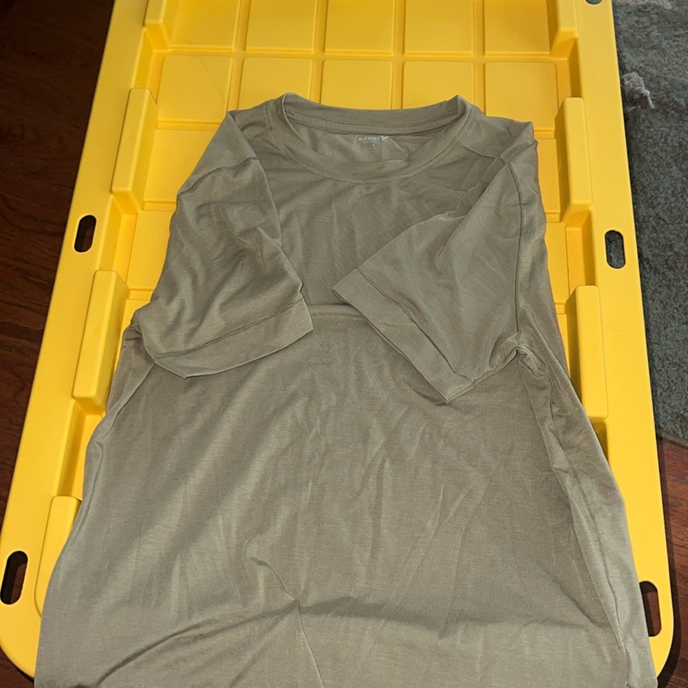 Men’s small old navy active shirt